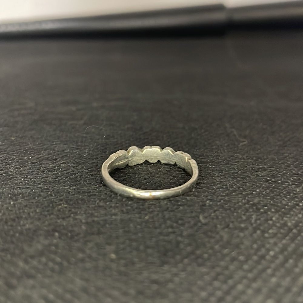 Small metal ring   - Picture 3 of 5
